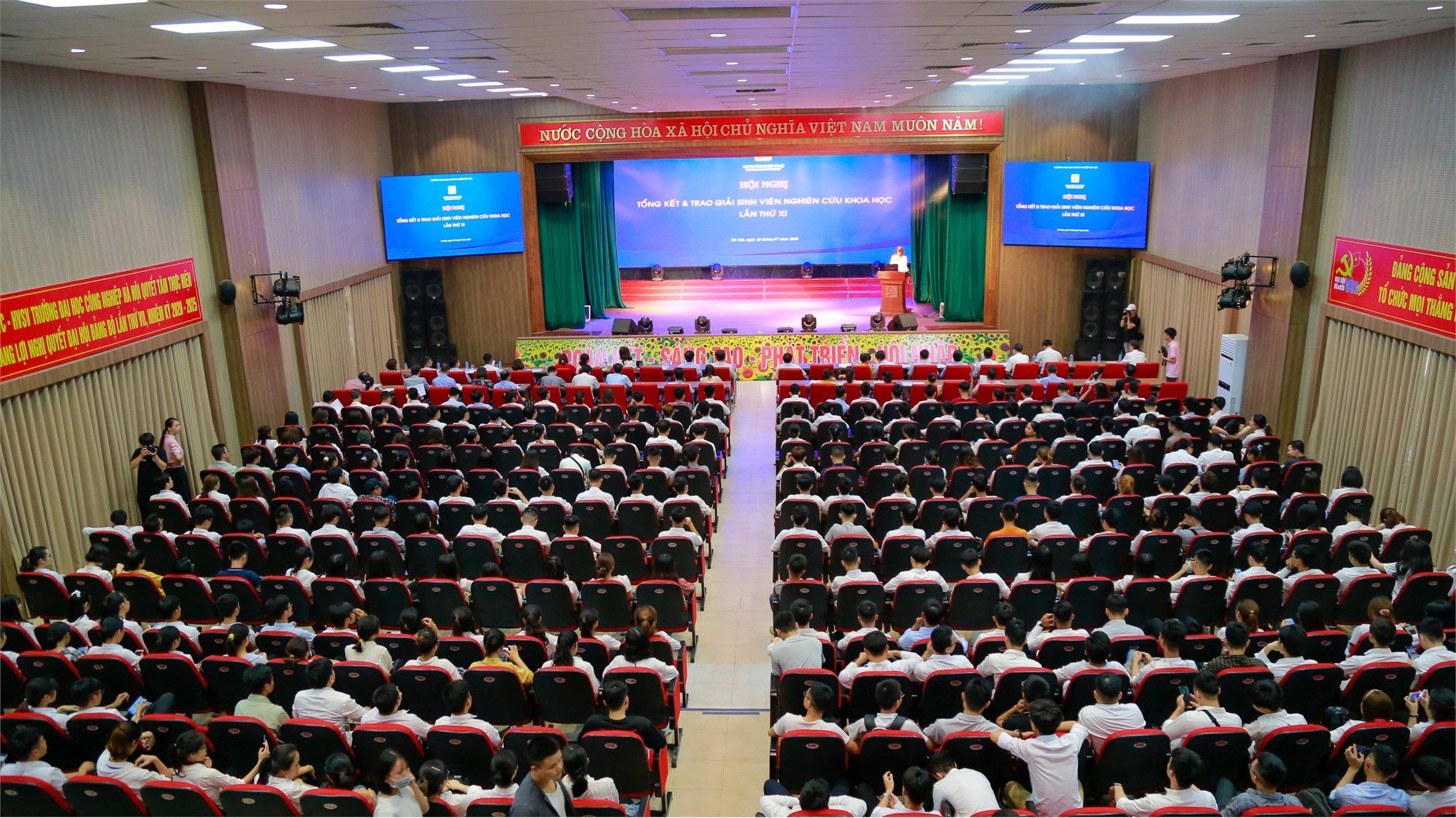 Hội nghị Tổng kết và Trao giải Sinh viên nghiên cứu khoa học - Lần thứ XI